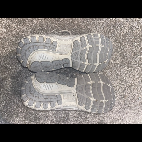 Brooks ghost -white- size 7.5 - Picture 3 of 4